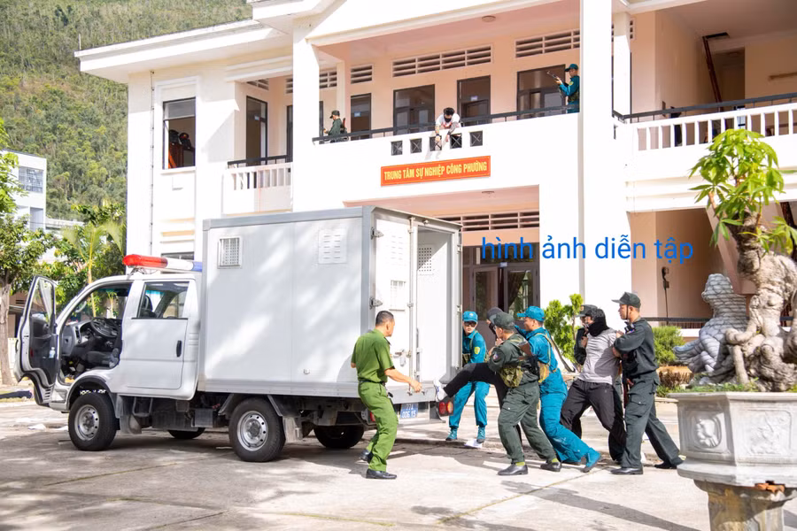 phuong-quy-nhon-nam-hoan-thanh-tot-nhiem-vu-dien-tap-tac-chien-trong-khu-vuc-phong-thu-7676-5048.jpg