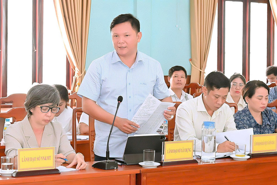 Tham gia đóng góp ý kiến, Phó Giám đốc Sở Xây dựng Lê Đăng Tuấn đề nghị 4 xã nhanh chóng hoàn thiện quy hoạch của địa phương. Ảnh: Đức Thụy z7034427792149-e4a2f200bda22549f47c6270035c47bd.jpg