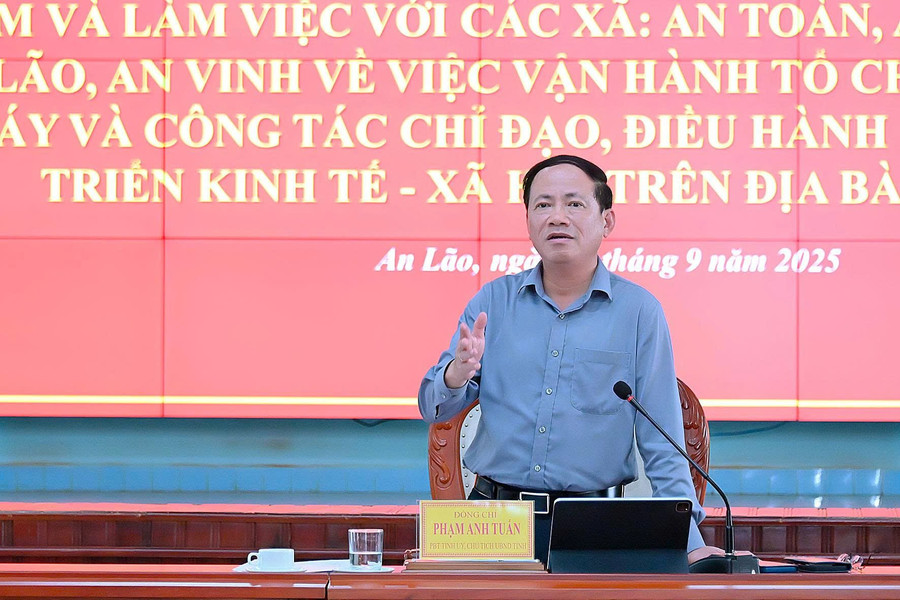 Chủ tịch UBND tỉnh Phạm Anh Tuấn phát biểu tại buổi làm việc. Ảnh: Đức Thụy z7034428160661-a593975baa51f565593cbbf511b6829e.jpg