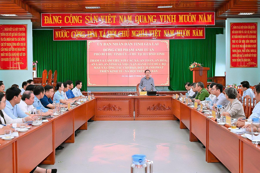Quang cảnh buổi làm việc. Ảnh: Đức Thụy z7034428079345-1385b42aa8700c9c7e21fd8919e02ed1.jpg