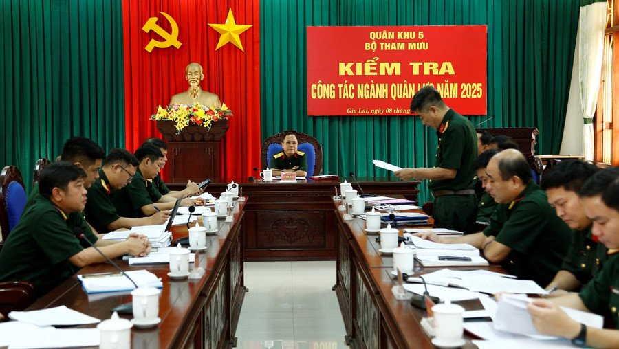 Arbeitssitzungsszene. Foto: H.P quang-canh-buoi-lam-viec.jpg