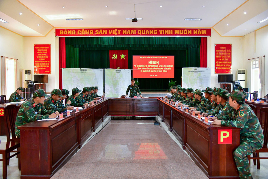 Một hội nghị trong giai đoạn chuyển trạng thái sẵn sàng chiến đấu. Ảnh: Phúc Tuấn z6960326452727-c2ea5fa9d27b0e7337f44dc2e9302691.jpg