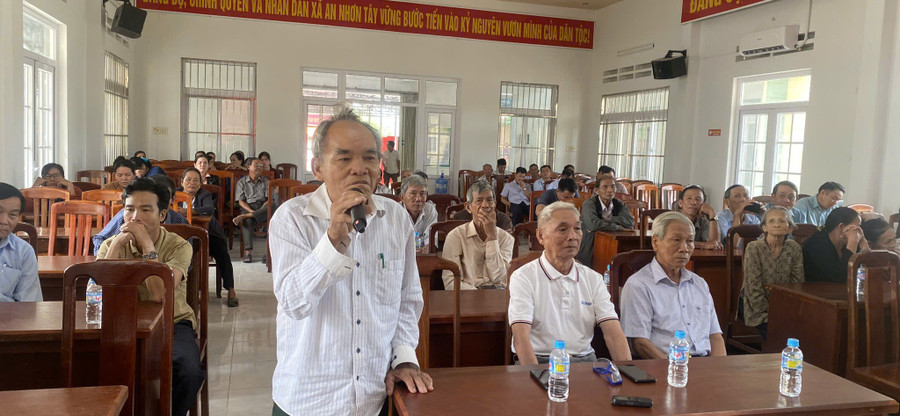 Cử tri xã An Nhơn Tây nêu kiến nghị với đại biểu Quốc hội. Ảnh: Xuân Định cu-tri-xa-an-nhon-tay-neu-kien-nghi-voi-dai-bieu-quoc-hoi.jpg