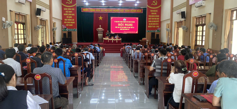 Quang cảnh buổi tiếp xúc cử tri xã Kbang. Ảnh: Xuân Định toan-canh-buoi-txct-xa-k-bang-1.jpg