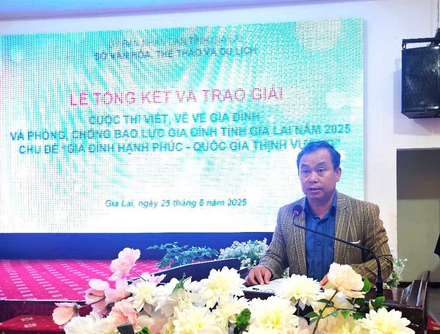 Ông Nguyễn Văn Ý-Phó Giám đốc Sở Văn hóa-Thể thao và Du lịch-Trưởng Ban Giám khảo phát biểu tại buổi lễ tổng kết. Ảnh: Hồng Thương. b.jpg