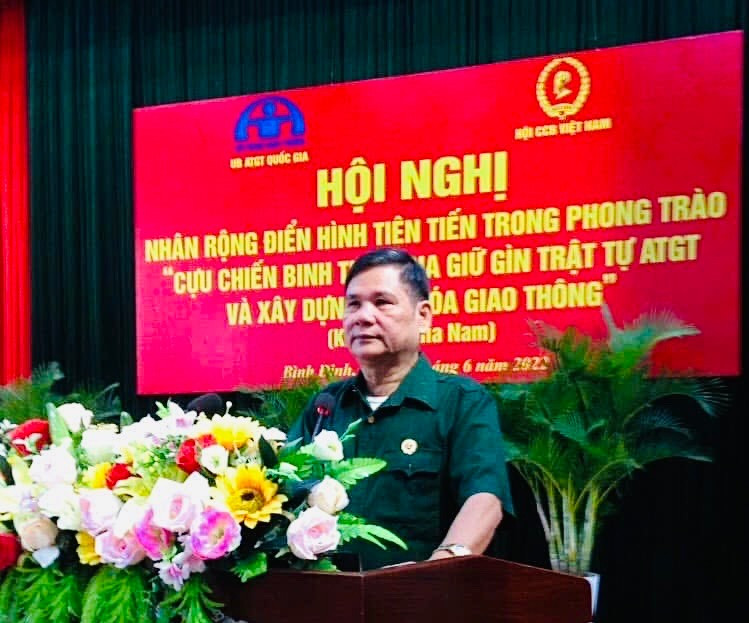 Ông Toàn phát biểu tham luận tại Hội nghị nhân rộng điển hình tiên tiến trong phong trào Cựu Chiến binh tham gia giữ gìn trật tự an toàn giao thông và xây dựng văn hóa giao thông do Thường trực Trung ương Hội Cựu chiến binh (CCB) Việt Nam phối hợp với Ủy ban An toàn giao thông (ATGT) Quốc gia tổ chức. Ảnh do nhân vật cung cấp z6753649994446-85f9d6bd760ce46f7259058132d8bd2c.jpg