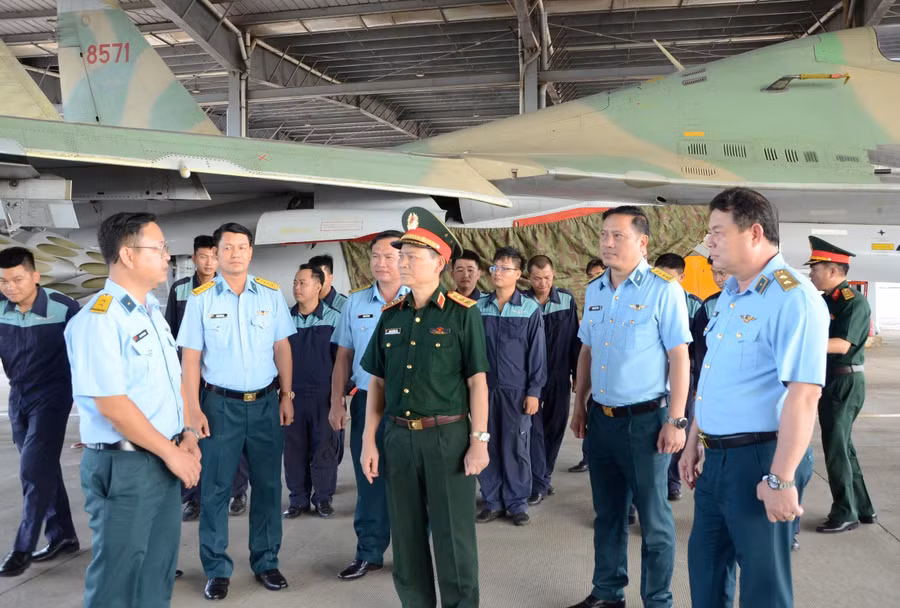 thuong-tuong-pham-truong-son-kiem-tra-cong-tac-chuan-bi-dien-tap-ban-nem-bom-dan-that.jpg