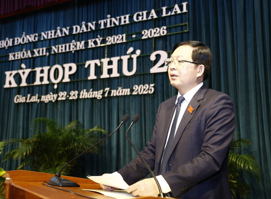 Bí thư Tỉnh ủy Hồ Quốc Dũng phát biểu chỉ đạo tại kỳ họp. Ảnh: Hân Phúc mg-9163.jpg