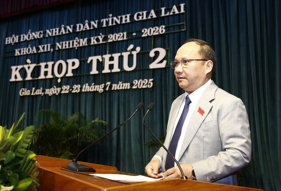 Chủ tịch HĐND tỉnh Rah Lan Chung phát biểu khai mạc kỳ họp. Ảnh: Hân Phúc mg-9122.jpg