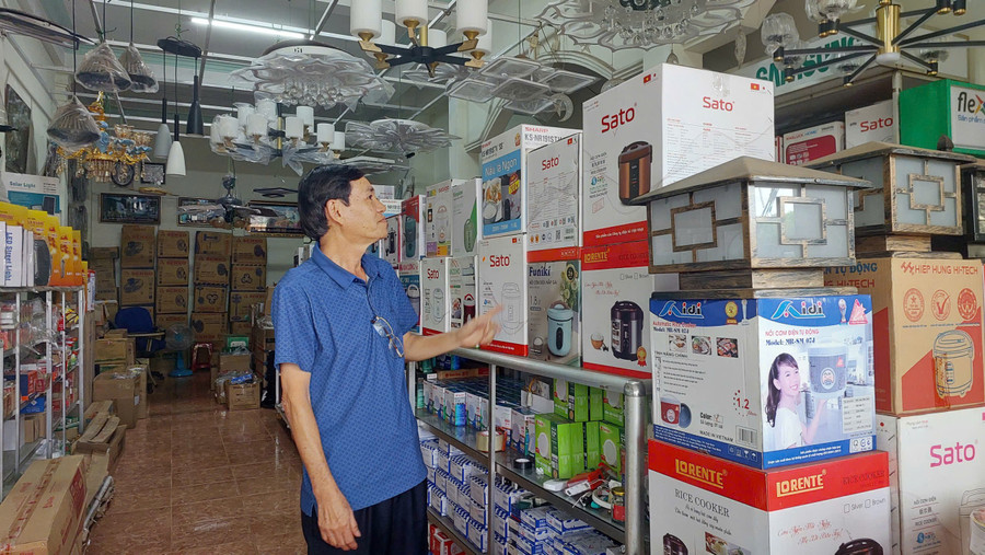 cua-hang-ong-truong-van-an-kinh-doanh-cac-mat-hang-dien-gia-dung.jpg