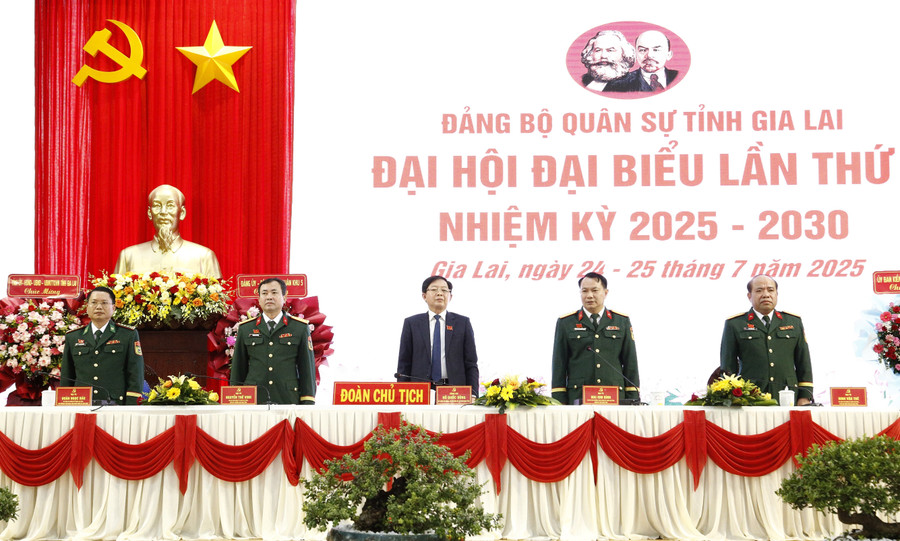 Đoàn Chủ tịch Đại hội. Ảnh: Thương Phúc mg-9579.jpg