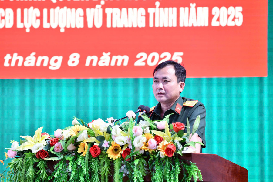 Đại tá Nguyễn Thế Vinh-Chỉ huy trưởng Bộ CHQS tỉnh phát biểu tại hội nghị. Ảnh: H.P z6886656944615-e3677a16716a6ab25b1b8861de096194.jpg