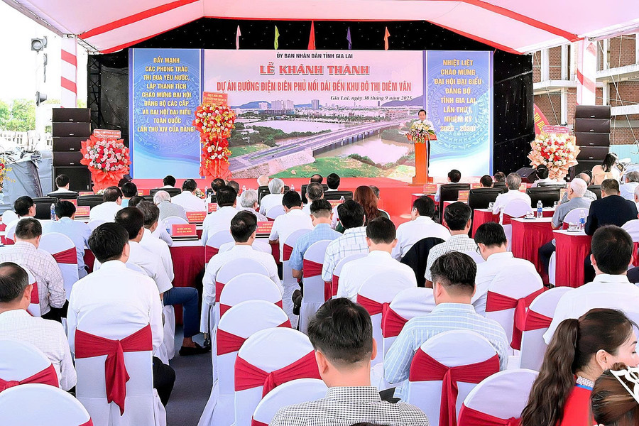 Quang cảnh buổi lễ. z7064964811849-a69fc0fbb84f0ca575ccf3980b171dbd.jpg