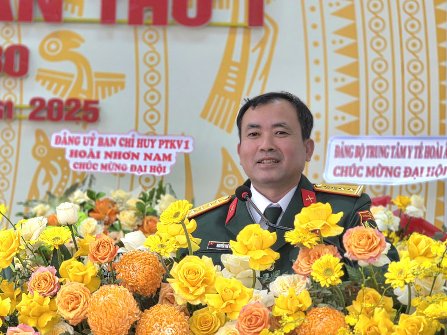 Đại tá Nguyễn Thế Vinh-Ủy viên Ban Thường vụ Tỉnh ủy, Chỉ huy trưởng Bộ Chỉ huy Quân sự tỉnh phát biểu chỉ đạo tại Đại hội. Ảnh: Hồng Thương dai-ta-nguyen-the-vinh-uy-vien-ban-thuong-vu-tinh-uy-chi-huy-truong-bo-chi-huy-quan-su-tinh-phat-bieu-chi-dao-tai-dai-hoi-anh-hong-thuong.jpg