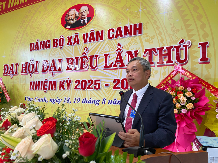 El camarada Dang Vinh Son, miembro del Comité Permanente Provincial del Partido y presidente del Comité de Asuntos Internos del Comité Provincial del Partido, pronunció un discurso en el Congreso. Foto: Nhat Truong img-0894-2.jpg