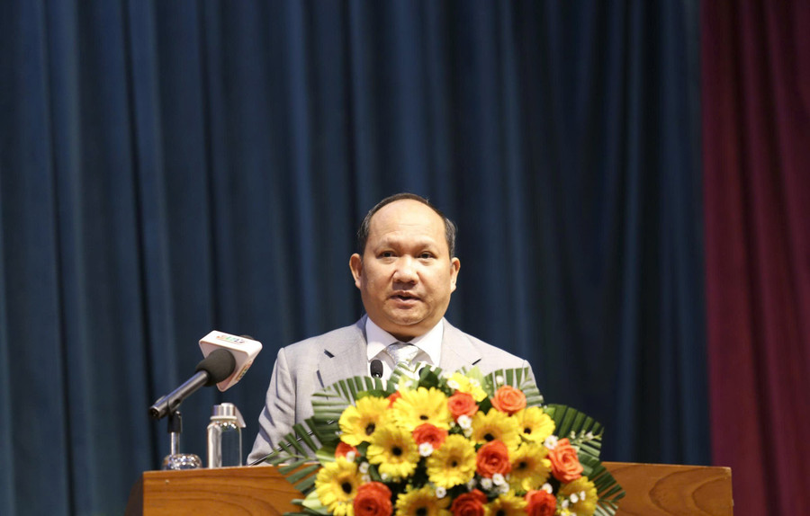 Phó Bí thư Thường trực Tỉnh ủy, Chủ tịch HĐND tỉnh Rah Lan Chung phát biểu khai mạc kỳ họp. Ảnh: Nguyễn Hân a2.jpg