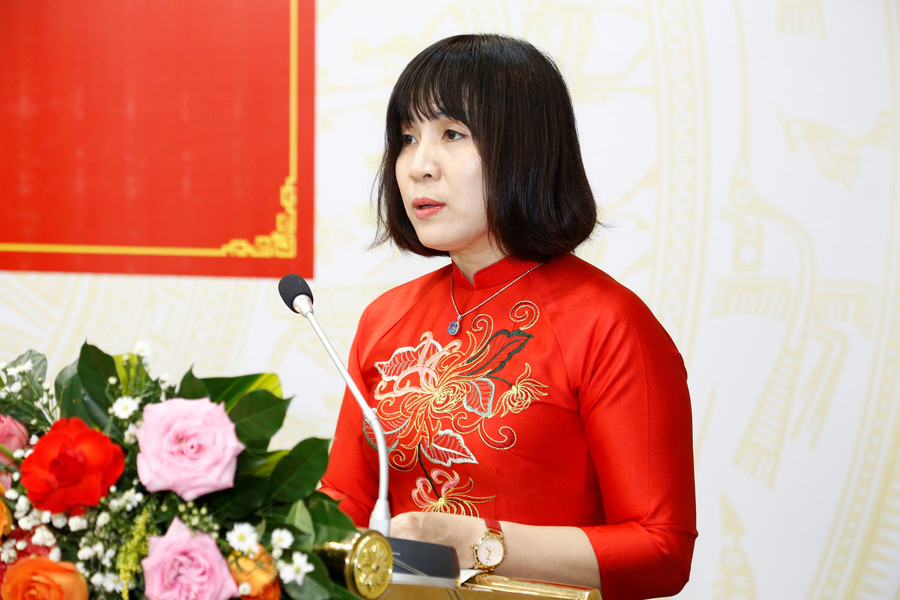 Phó Trưởng ban Tuyên giáo Tỉnh ủy Nguyễn Thị Bích Ly thông tin về công tác chuẩn bị Đại hội. mg-3619.jpg