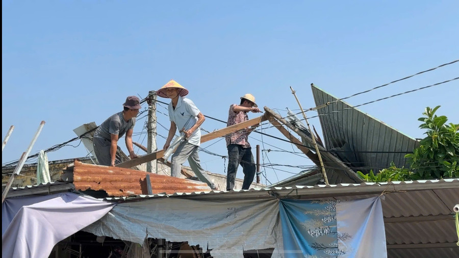 Mưa lớn kèm gió mạnh gây thiệt hại tại xã Chư Rcăm( huyện Krông Pa) vào chiều ngày 25-4-2025. Ảnh: M.P z6594186480015-eaebc219b52de9195315529b51c85928.jpg