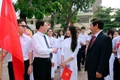Cán bộ, giáo viên và học sinh Trường Tiểu học Lý Thường Kiệt (phường Quy Nhơn) chuẩn bị chu đáo cho chương trình khai giảng ngày mai (5-9). Ảnh: Trần Dung