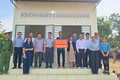Bí thư Thành ủy Pleiku Trịnh Duy Thuân bàn giao nhà ở cho 2 hộ khó khăn