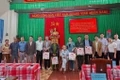 Đồng chí Nguyễn Thị Phong Vũ thăm, tặng quà các gia đình chính sách, người có công tại xã Ia Hrung