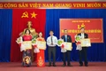 Pleiku và Ayun Pa: Có 232 đảng viên được tặng huy hiệu Đảng nhân dịp sinh nhật Bác