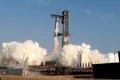 Tàu vũ trụ Starship thế hệ mới của Công ty SpaceX tại bãi phóng của công ty ở Starbase, bang Texas, Mỹ .