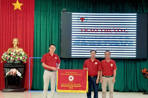 Huyện Mang Yang tôn vinh tập thể, cá nhân tiêu biểu trong phong trào hiến máu tình nguyện