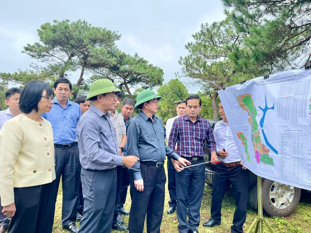 Lãnh đạo tỉnh kiểm tra Khu phức hợp Đak Đoa (xã Đak Đoa). Ảnh: Phương Dung lanh-dao-tinh-kiem-tra-khu-phuc-hop-dak-doa-tinh-gia-lai-thuoc-xa-dak-doa.jpg