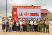 Công an xã Đak Pơ kết nghĩa với làng Kuk Kôn
