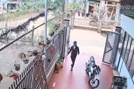 Quên rút chìa khóa, chiếc xe máy “bốc hơi” sau 20 giây