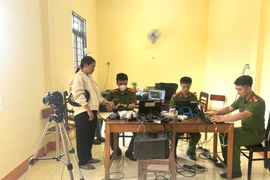 Cấp căn cước, định danh điện tử mức 2 cho 205 người dân xã Hà Đông