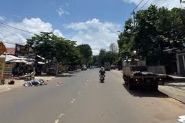 Người phụ nữ đứng sát lề đường tử vong sau vụ tai nạn liên hoàn