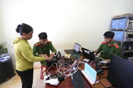 Mang thiết bị lên biên giới để cấp định danh điện tử mức 2 cho người dân