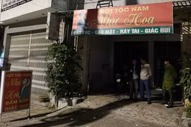 Bắt quả tang 4 đôi nam nữ mua bán dâm trong tiệm hớt tóc