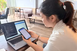 Hiện tại, ứng dụng của Aya có thể chạy trên hệ điều hành Android và iOS. Ảnh: Văn Ngọc