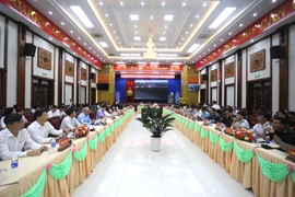 Quang cảnh Hội nghị đối thoại giữa lãnh đạo tỉnh và các doanh nghiệp có hoạt động xuất-nhập khẩu tại Khu Kinh tế Cửa khẩu Quốc tế Lệ Thanh. Ảnh: Văn Ngọc