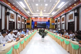 Quang cảnh Hội nghị đối thoại giữa lãnh đạo tỉnh và các doanh nghiệp có hoạt động xuất-nhập khẩu tại Khu Kinh tế Cửa khẩu Quốc tế Lệ Thanh. Ảnh: Văn Ngọc