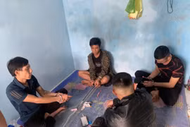 Tạm giữ 3 đối tượng thuê phòng trọ tại thị trấn Kon Dỡng để “đập đá” 