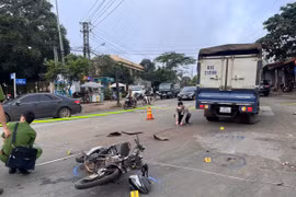 Va chạm với xe tải ở ngã tư Lâm nghiệp, nam thanh niên tử vong