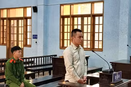 Cầm dao chém bạn vì nhậu mà không mời, lãnh 13 năm tù