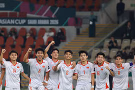 Trung Kiên hóa người hùng, U23 Việt Nam vào tứ kết với ngôi nhất bảng