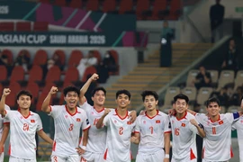 Trung Kiên hóa người hùng, U23 Việt Nam vào tứ kết với ngôi nhất bảng