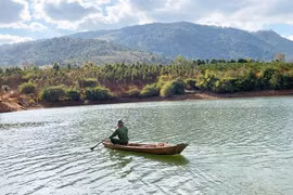 Đak Đoa: Chèo thuyền qua hồ giữa mưa lớn, 2 vợ chồng gặp nạn