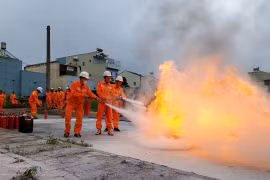 Huấn luyện phòng cháy, chữa cháy cho gần 170 học viên Truyền tải điện Gia Lai