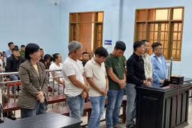 Nhóm đối tượng uy hiếp Cảnh sát Giao thông, bảo kê xe quá khổ, quá tải lãnh án