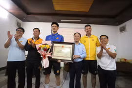 Chủ tịch UBND tỉnh Phạm Anh Tuấn thăm, động viên các cầu thủ Câu lạc bộ HAGL trước thềm mùa giải mới