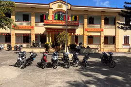 Tạm giữ 7 xe máy nẹt pô, lạng lách đêm giao thừa. 