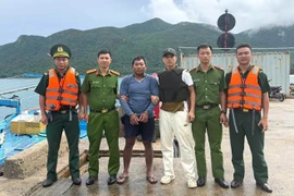 Đối tượng Trần Văn Phúc bị bắt giữ khi đang lẩn trốn trên tàu đánh cá.