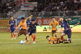 Ngọc Quang “nổ súng”, Hoàng Anh Gia Lai thắng nghẹt thở